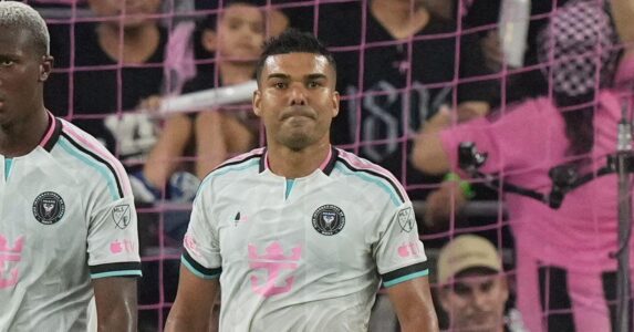ليونيل ميسي وكاسيميرو وروبرت ليفاندوفسكي في لقطات من مباريات الدوري الأمريكي MLS