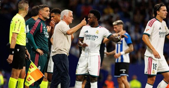 جوزيه مورينيو يدافع عن فينيسيوس جونيور أمام جماهير ريال مدريد